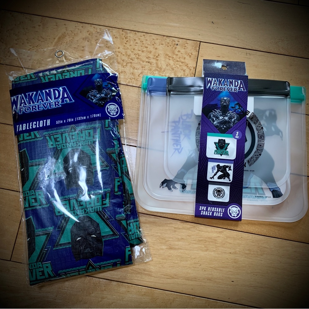 NWT Black Panther Marvel Wakanda Forever 3pk Reusable Snack Bags and Tablecloth